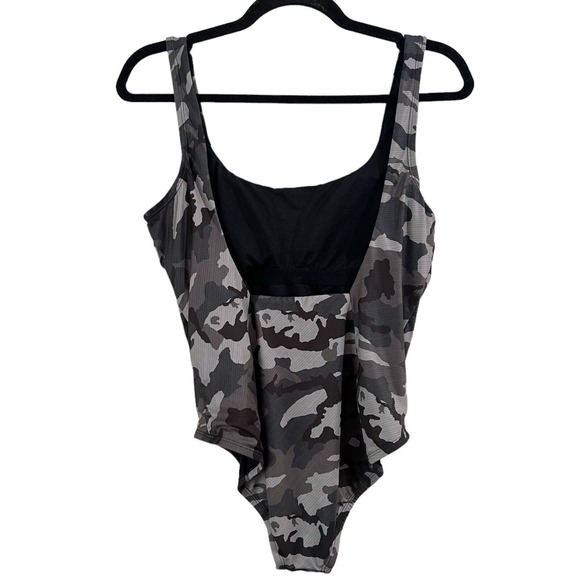 NWT Nike Gray Camo Print U Back Metallic Swoosh One Piece Sporty Swimsuit Large - Picture 4 of 8